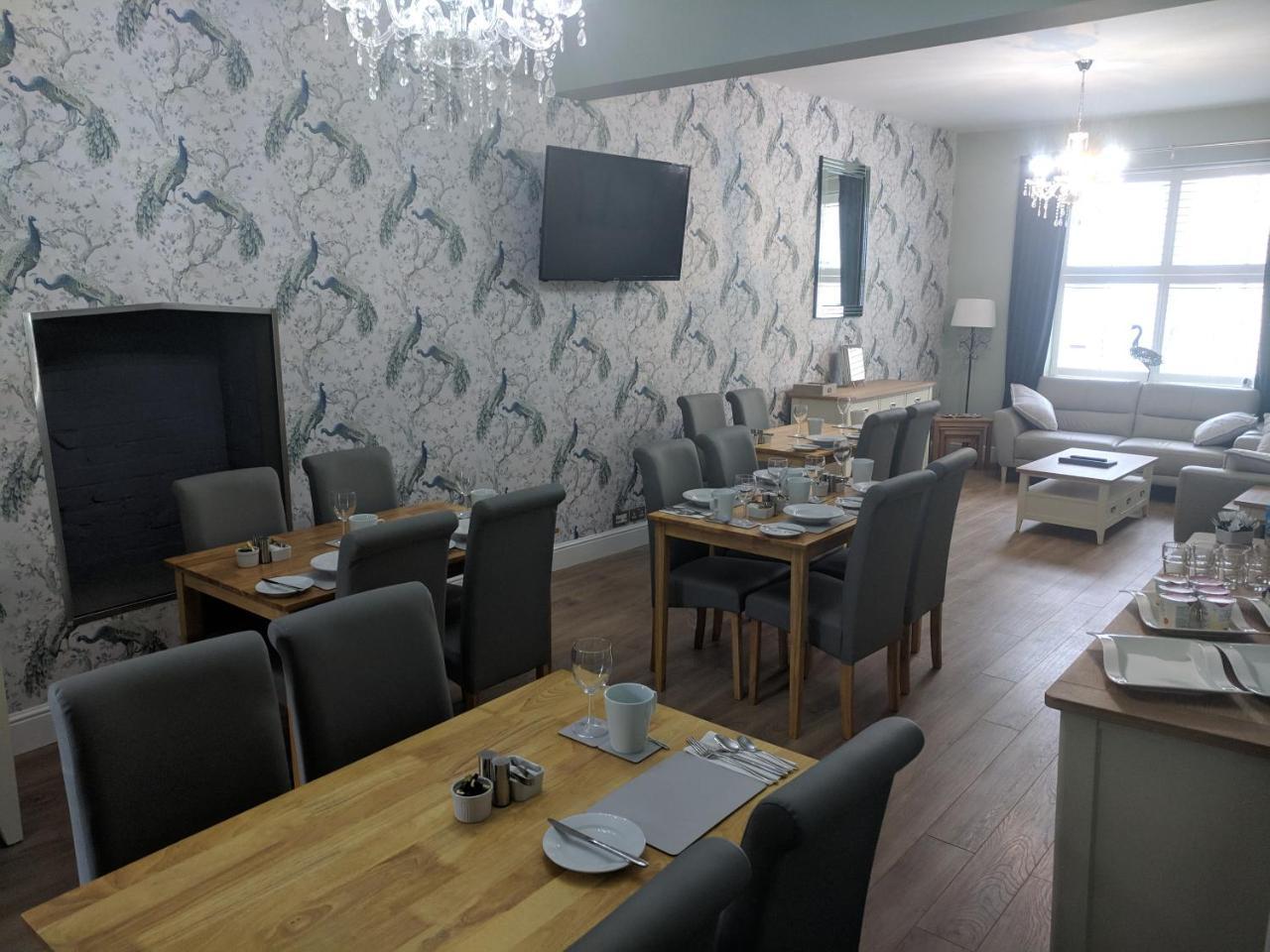 Lion House Bed & Breakfast With Restaurant Combe Martin Exterior photo